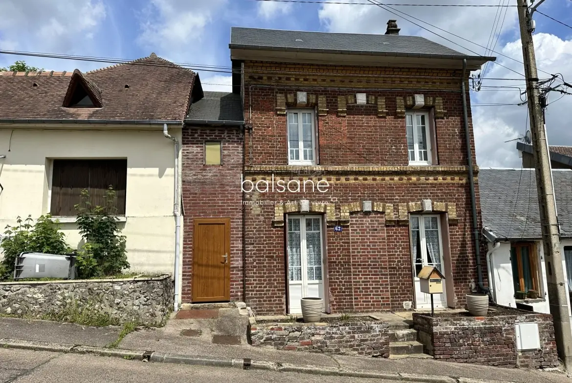 Maison de ville à Elbeuf avec vue panoramique et potentiel de rénovation 