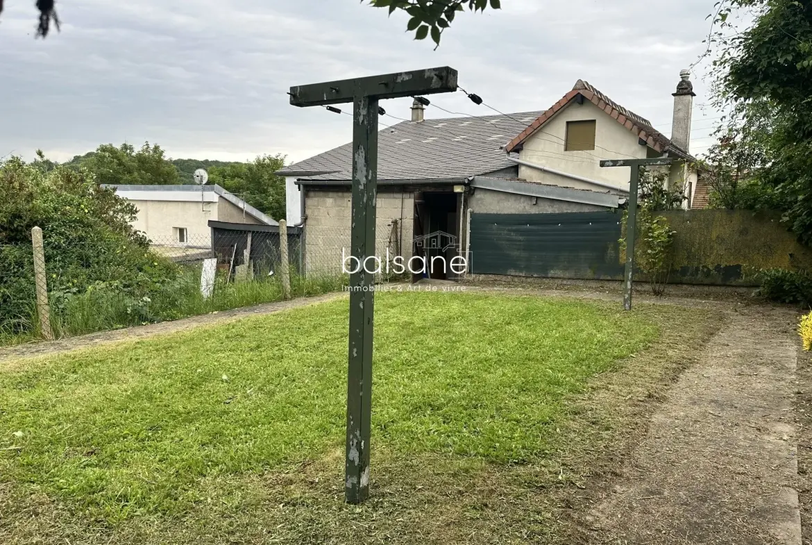 Maison de ville à Elbeuf avec vue panoramique et potentiel de rénovation 
