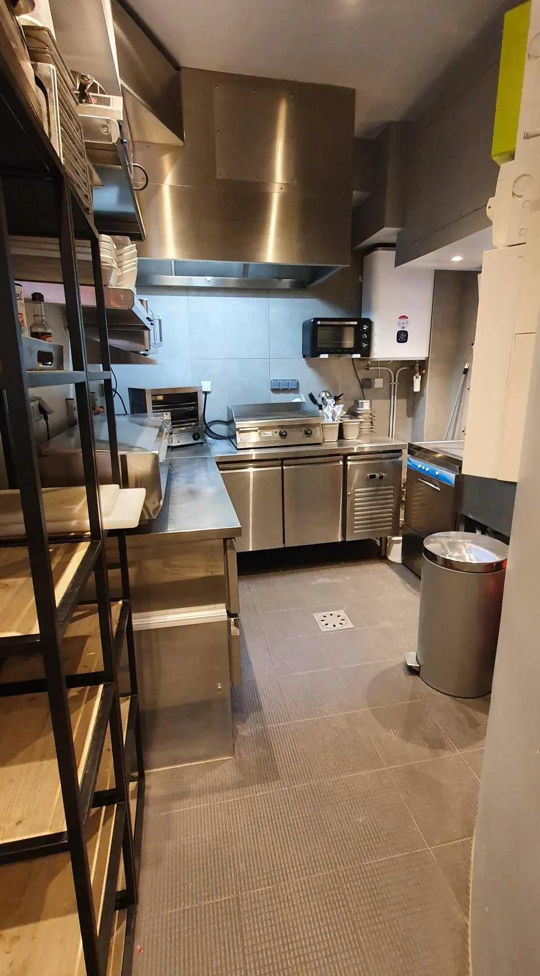 Vente fonds de commerce traiteur et restauration à Paris 15 – Place St Charles 