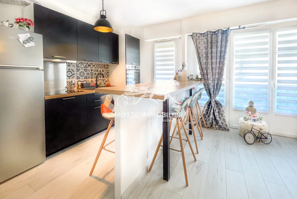 T1 rénové avec balcon et cave à Cagnes-sur-Mer proche gare 