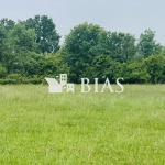 Terrain constructible de 1350 m² à Treis-Sants-en-Ouche, proche Bernay
