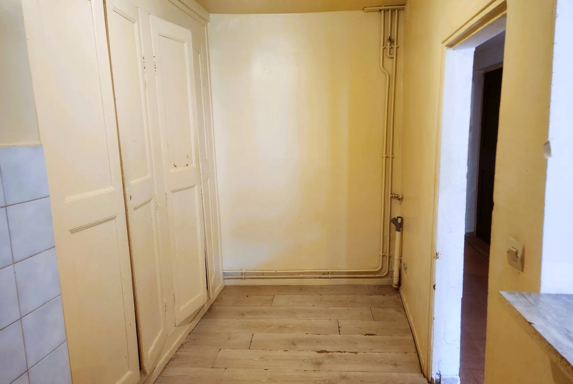 Appartement T2 à rénover en Centre-Ville de Digne-les-Bains avec Potentiel de Rentabilité 