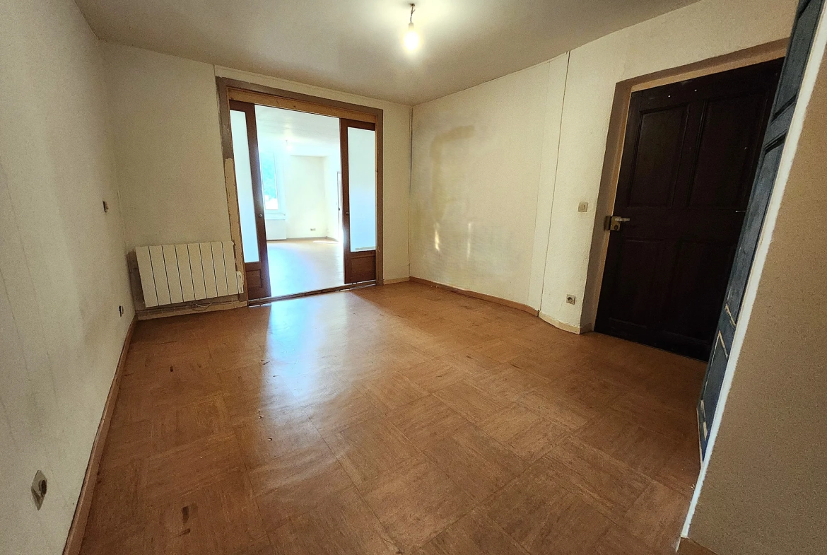 Appartement T2 à rénover en Centre-Ville de Digne-les-Bains avec Potentiel de Rentabilité 