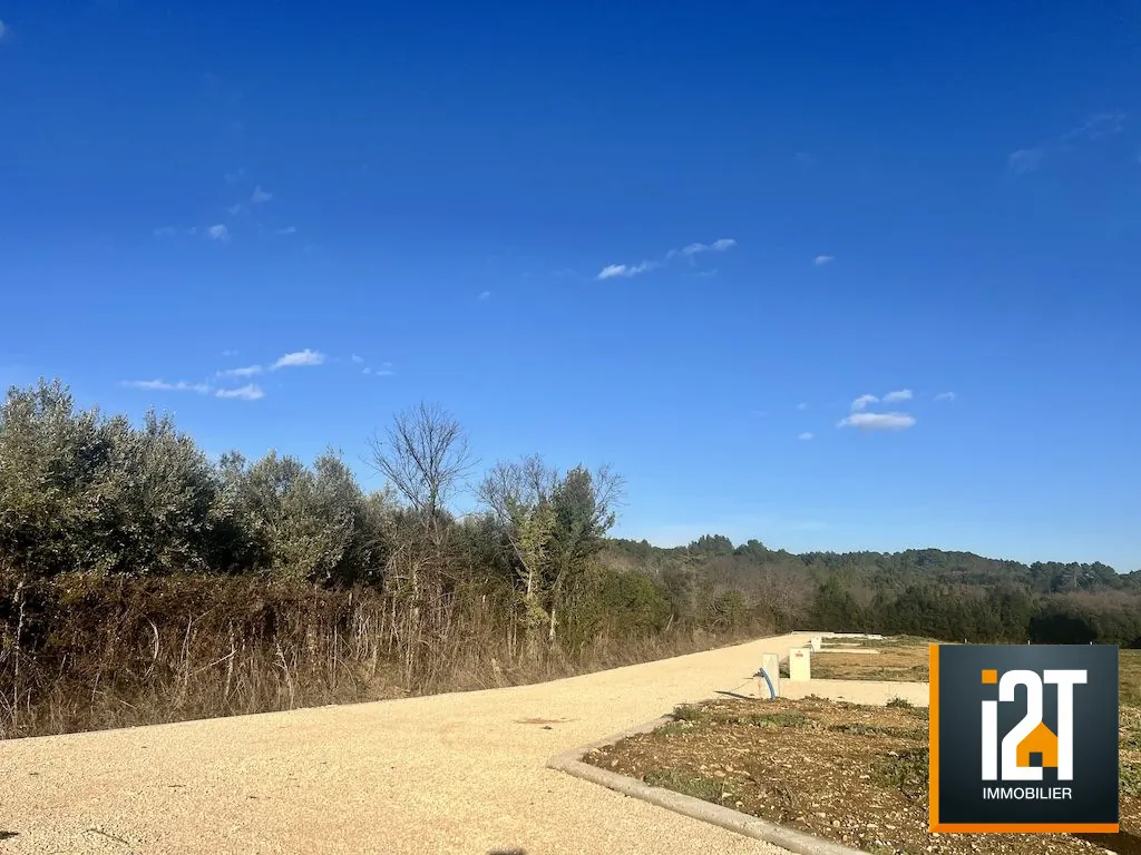 Terrains constructibles à vendre à Aigaliers près d'Uzès - Vue sur les collines 