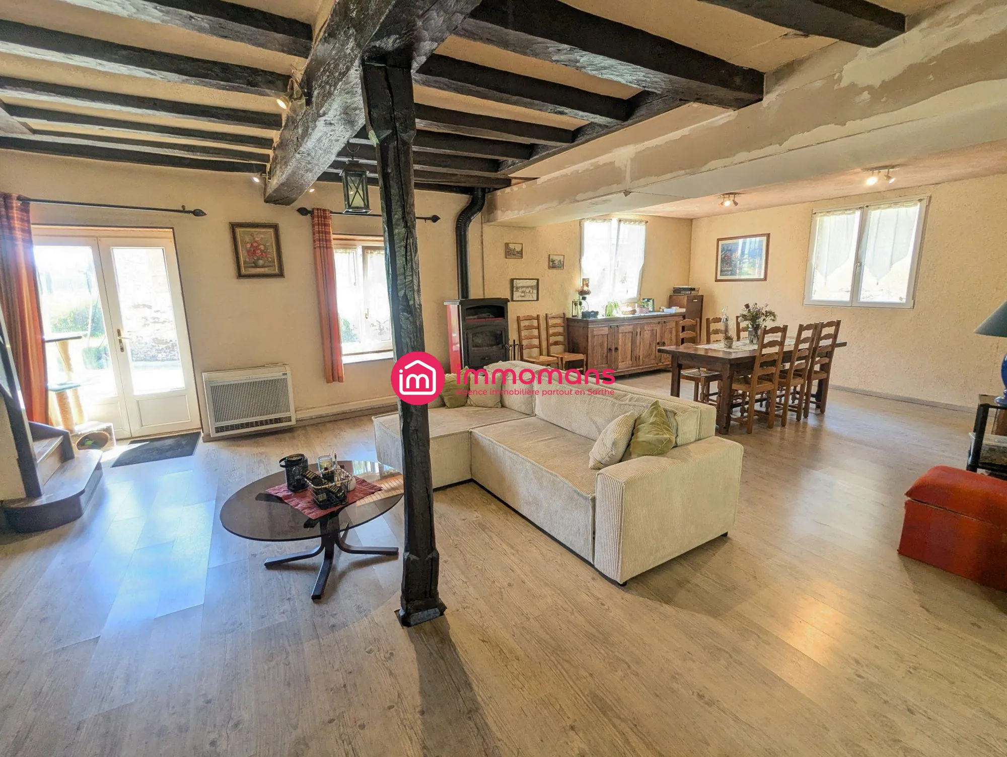 Maison spacieuse de 141 m² avec 4 chambres, garage et terrain à Yvré-le-Pôlin 