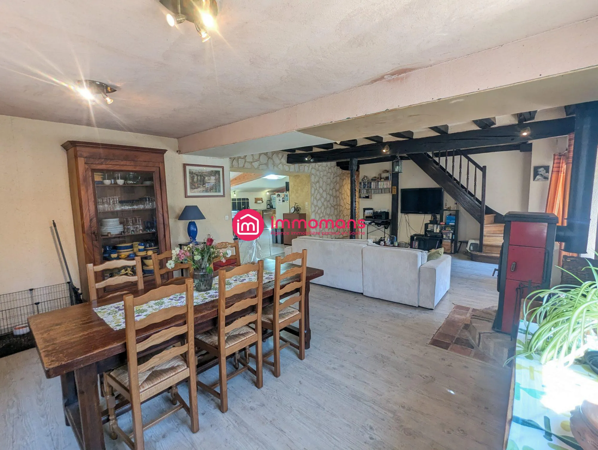 Maison spacieuse de 141 m² avec 4 chambres, garage et terrain à Yvré-le-Pôlin 