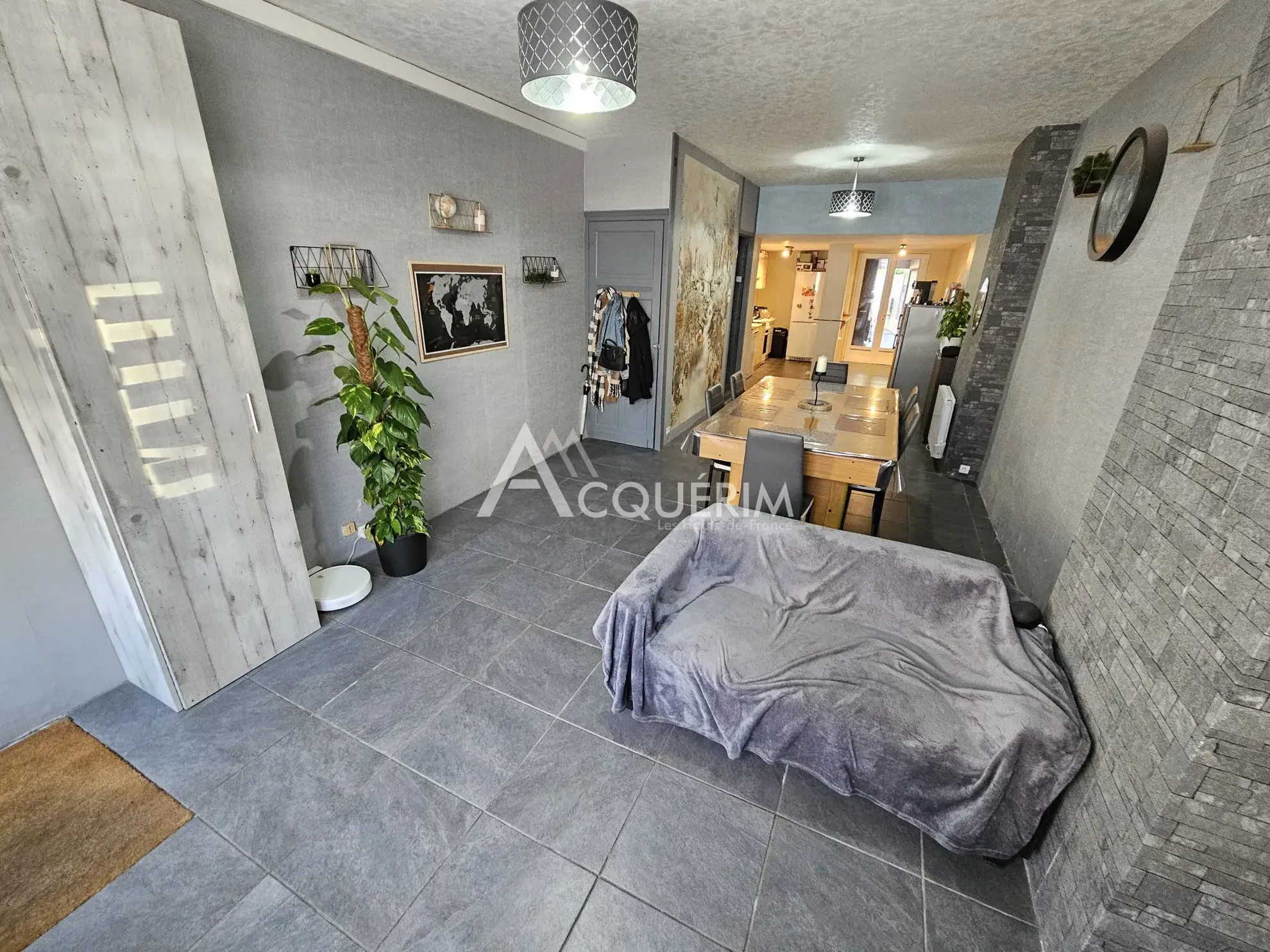 Maison de ville rénovée avec 3 chambres, jardin et terrasse à Salomé 