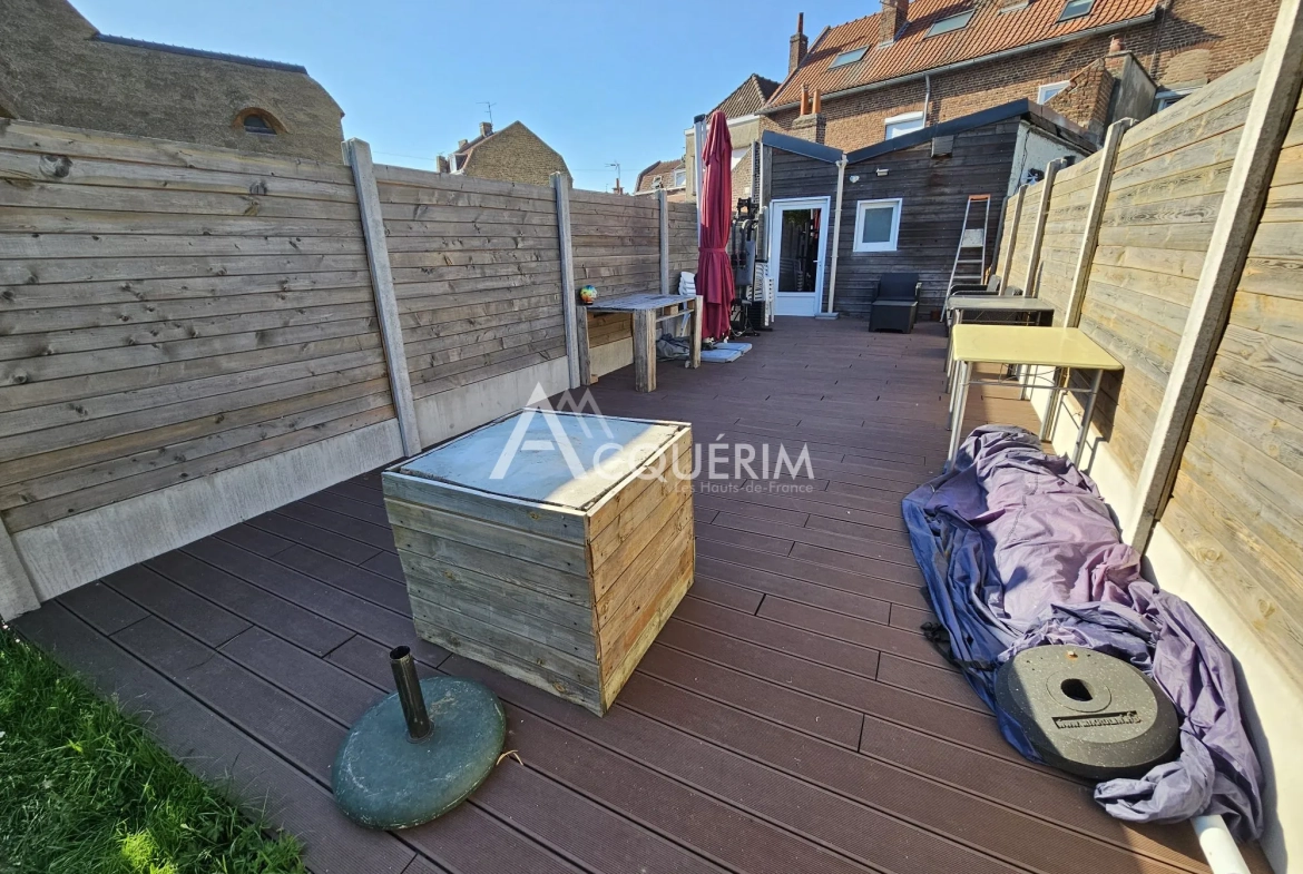 Maison de ville rénovée avec 3 chambres, jardin et terrasse à Salomé 