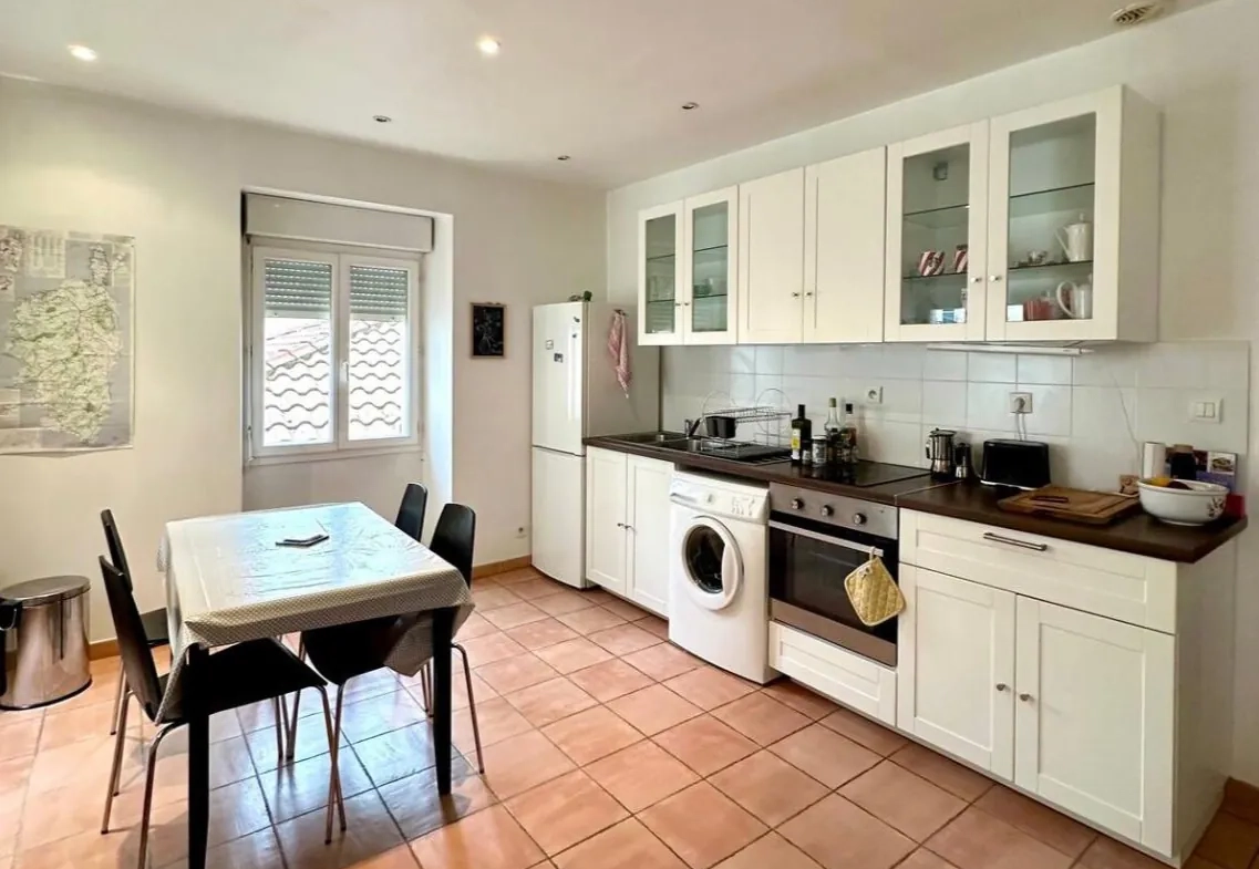 Appartement T2 Lumineux en Centre-Ville d'Ales avec Revenu Locatif 