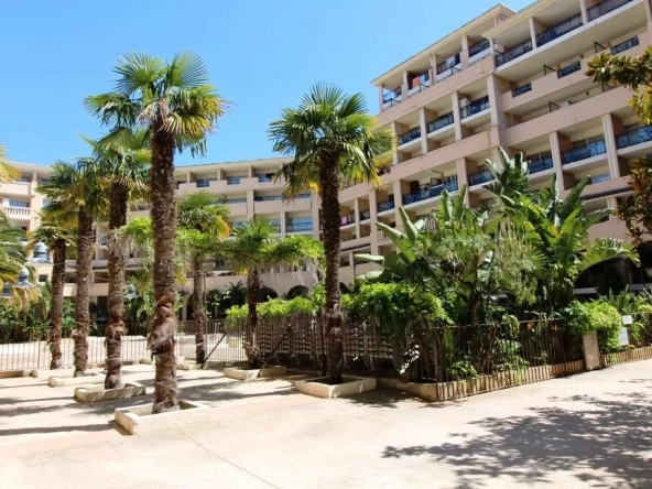 Appartement 2 pièces meublé avec terrasse et parking privé à Cannes Beach