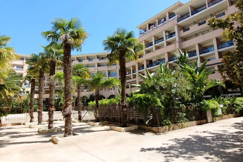 Appartement 2 pièces meublé avec terrasse et parking privé à Cannes Beach 