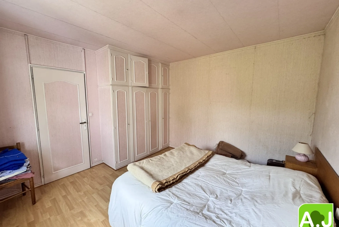 Maison plain-pied 2 chambres à Ézy-sur-Eure – 84 m², garage et terrain clos 