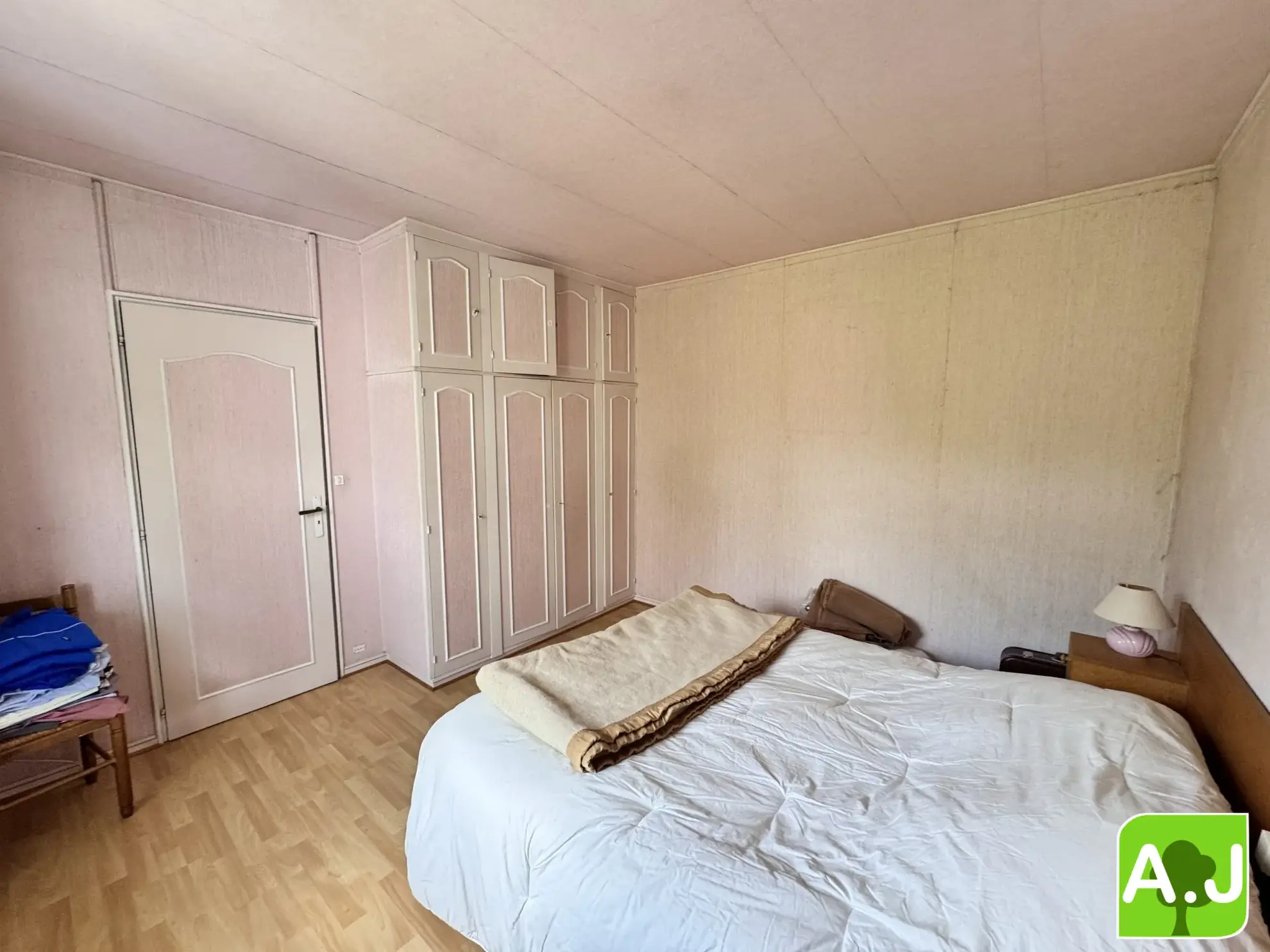 Maison plain-pied 2 chambres à Ézy-sur-Eure – 84 m², garage et terrain clos 
