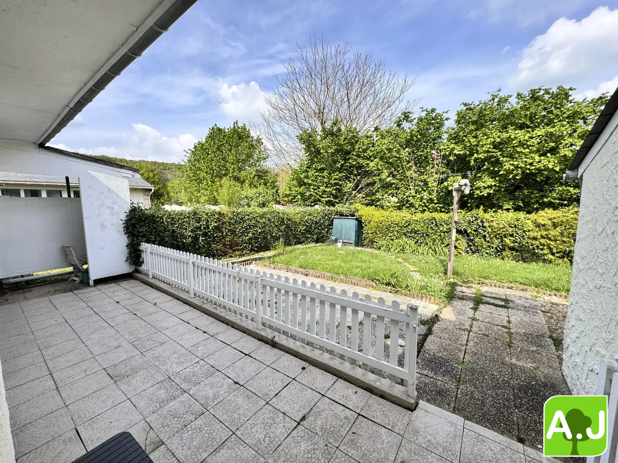 Maison plain-pied 2 chambres à Ézy-sur-Eure – 84 m², garage et terrain clos 