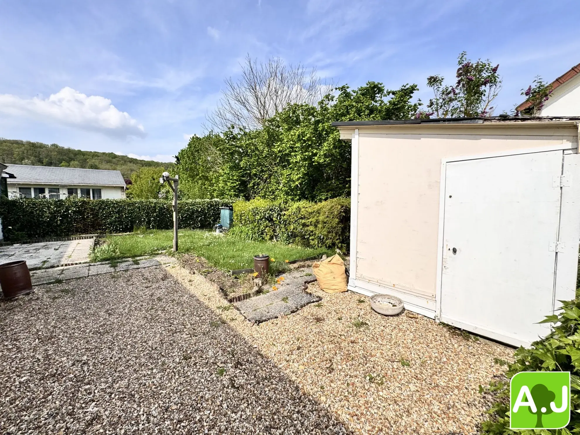 Maison plain-pied 2 chambres à Ézy-sur-Eure – 84 m², garage et terrain clos 