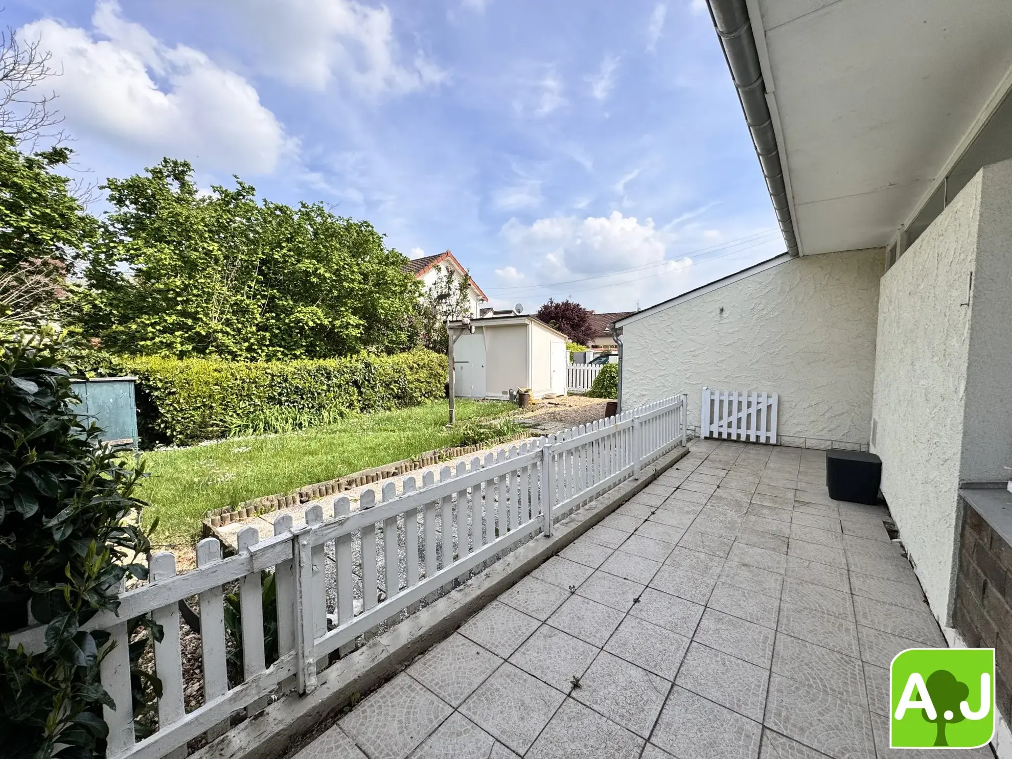 Maison plain-pied 2 chambres à Ézy-sur-Eure – 84 m², garage et terrain clos 