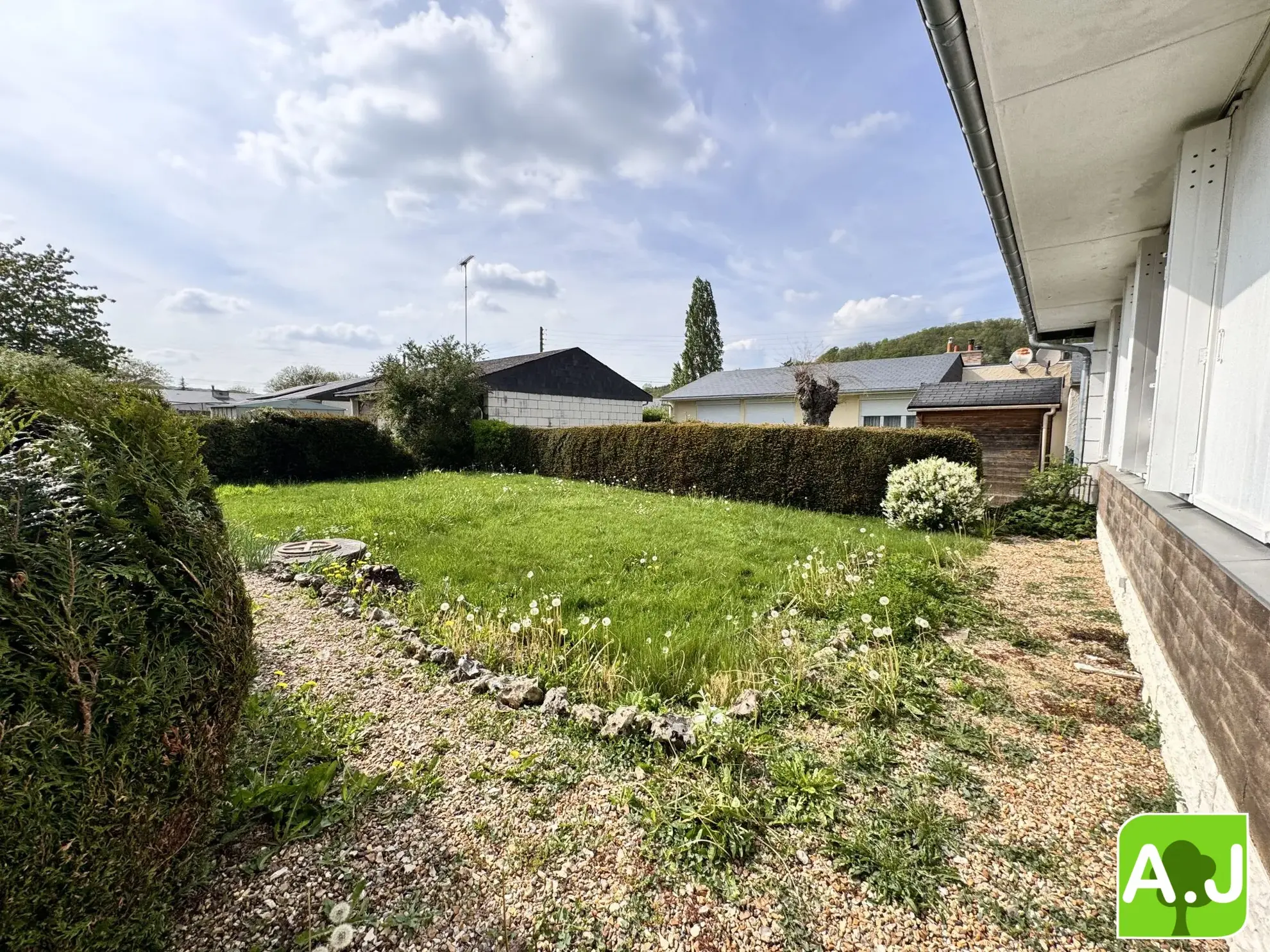 Maison plain-pied 2 chambres à Ézy-sur-Eure – 84 m², garage et terrain clos 
