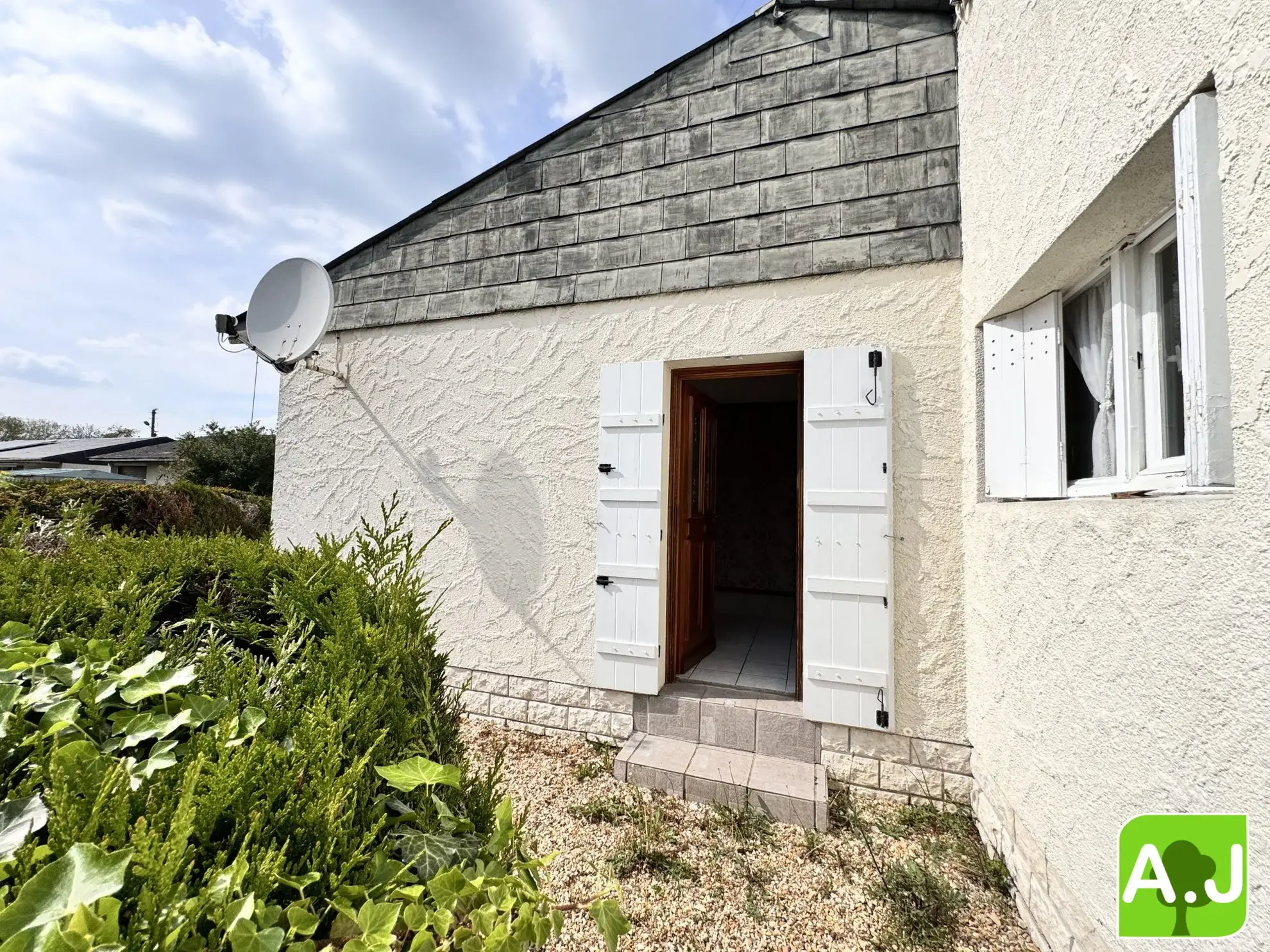Maison plain-pied 2 chambres à Ézy-sur-Eure – 84 m², garage et terrain clos 