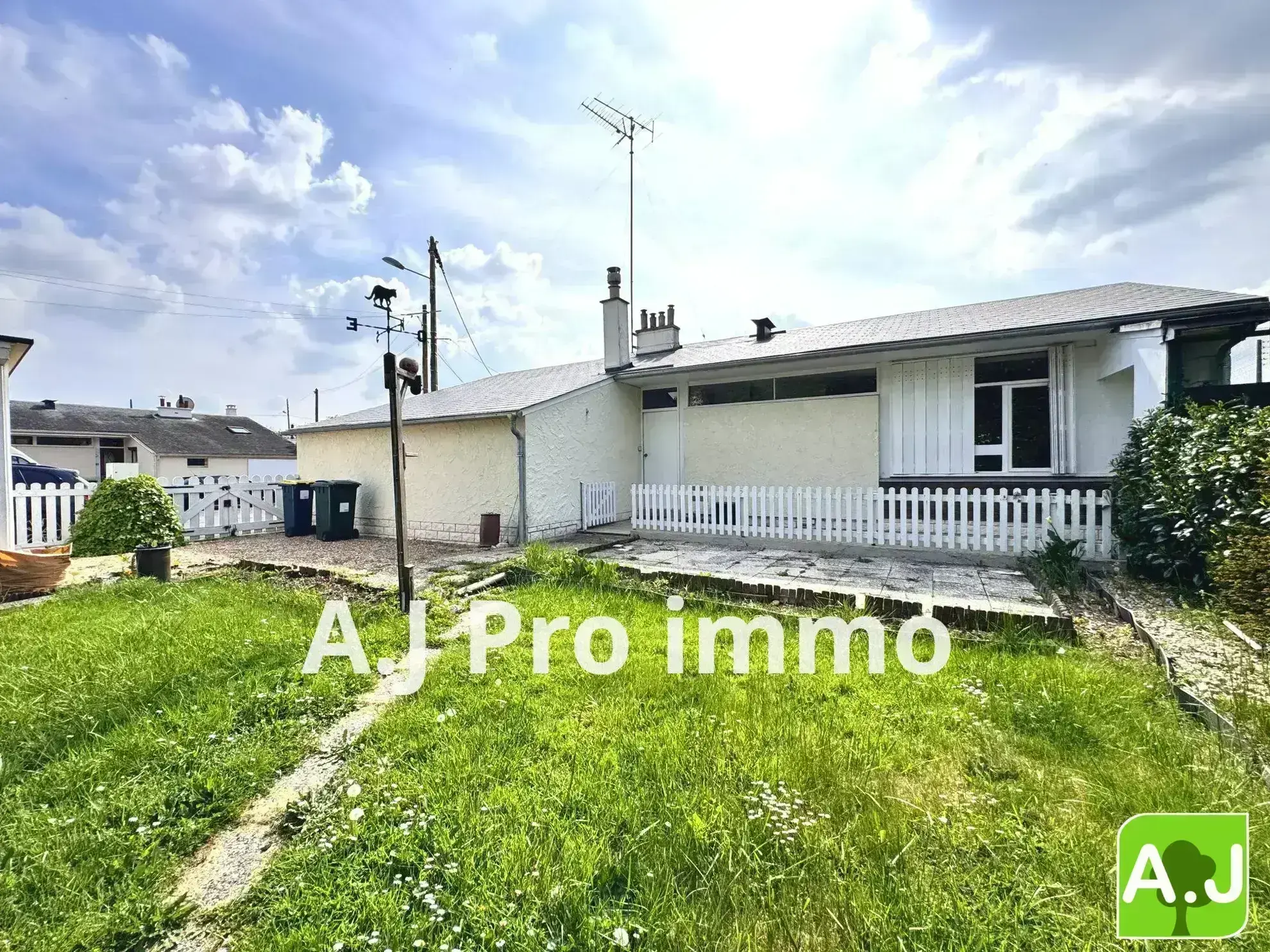Maison plain-pied 2 chambres à Ézy-sur-Eure – 84 m², garage et terrain clos 