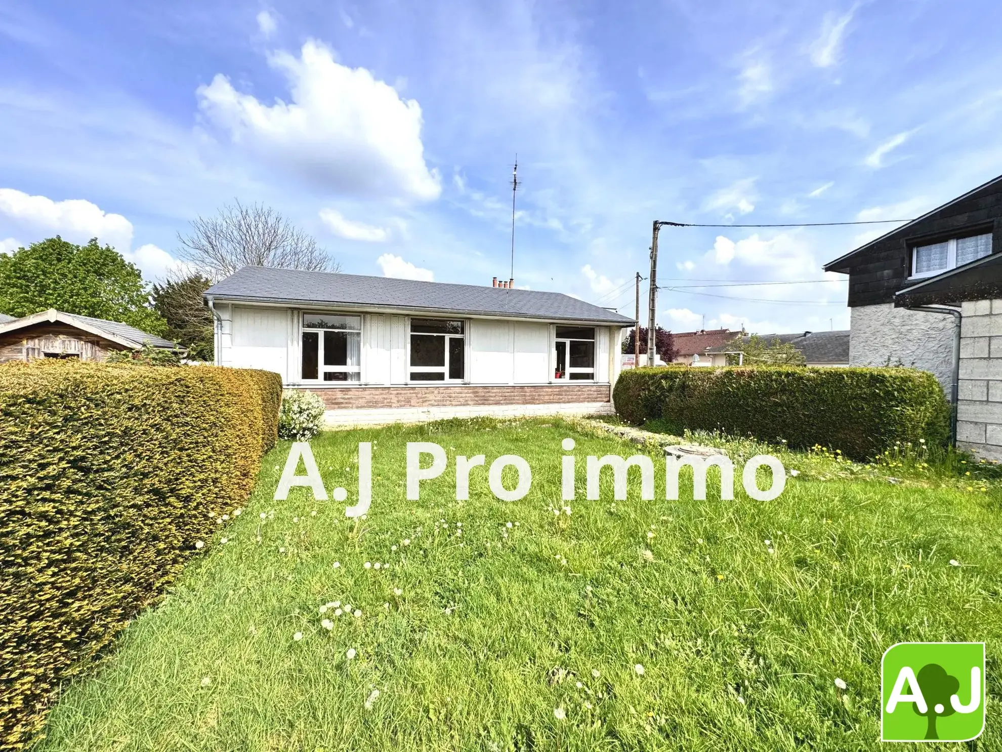 Maison plain-pied 2 chambres à Ézy-sur-Eure – 84 m², garage et terrain clos 