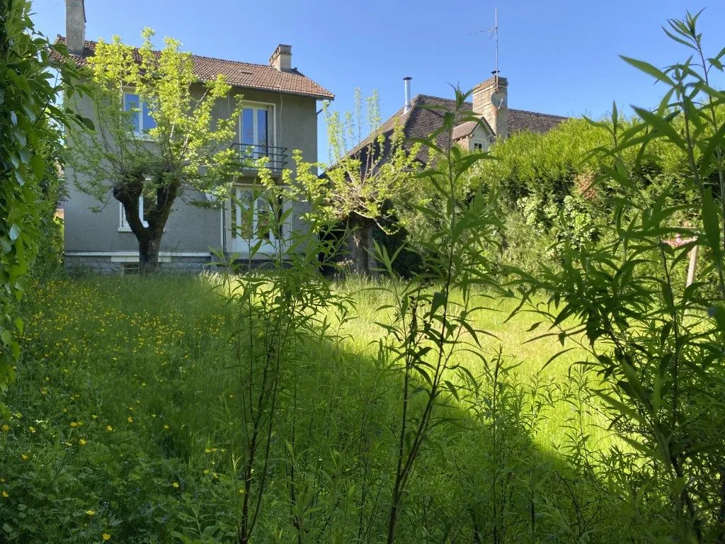 FACADE ARRIERE Maison ancienne au centre-ville avec potentiel d'aménagement à Châteauneuf-la-Forêt 