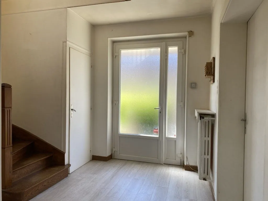  NIVEAU 1 Maison ancienne au centre-ville avec potentiel d'aménagement à Châteauneuf-la-Forêt 