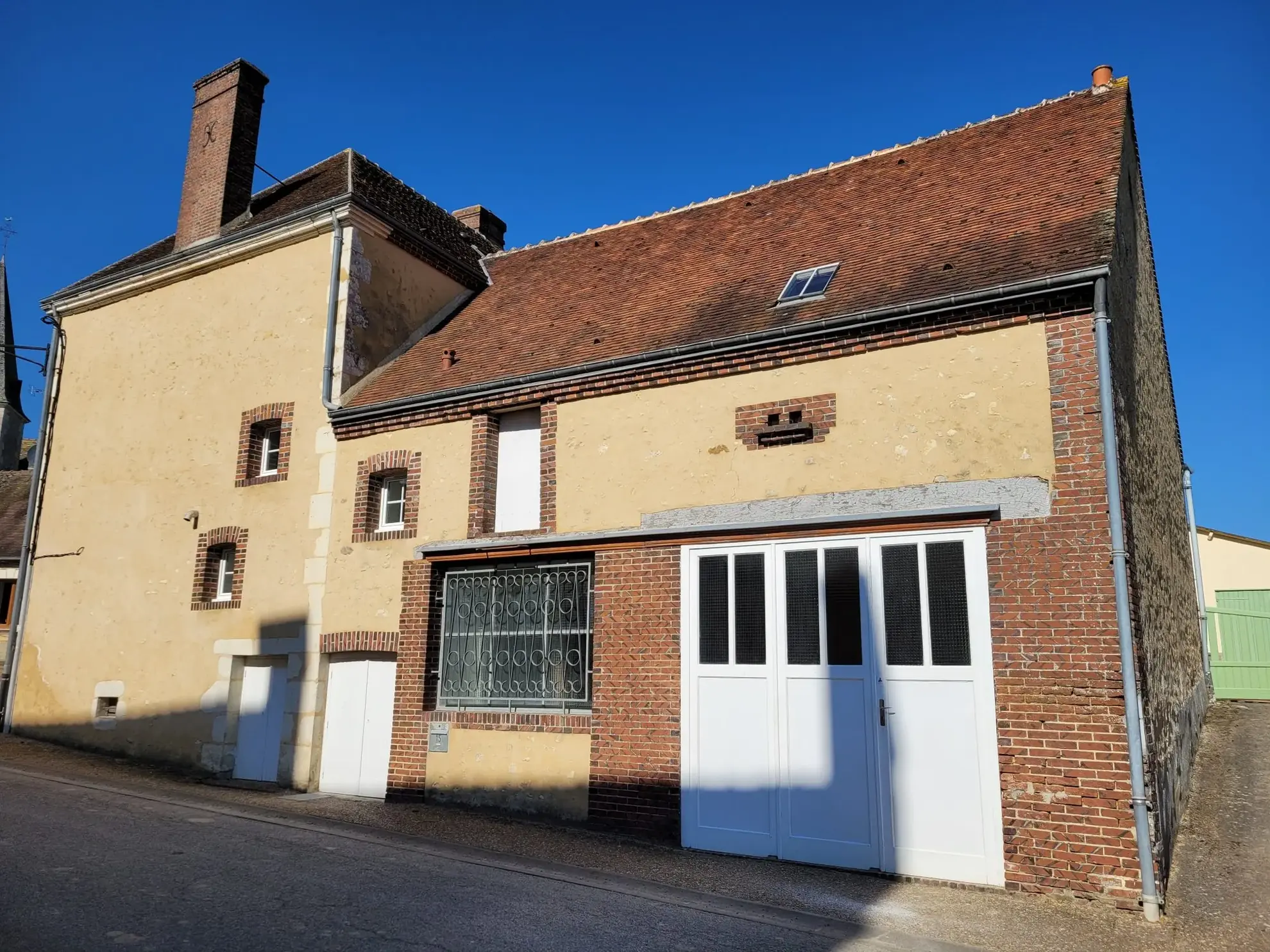 Charmante maison de village avec jardin, garage et potentiel d'aménagement 