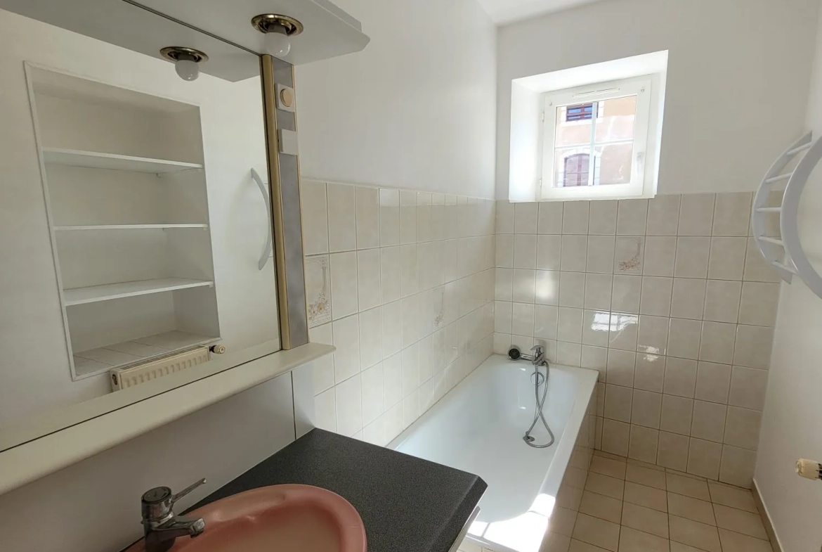 Charmante maison de village avec jardin, garage et potentiel d'aménagement 