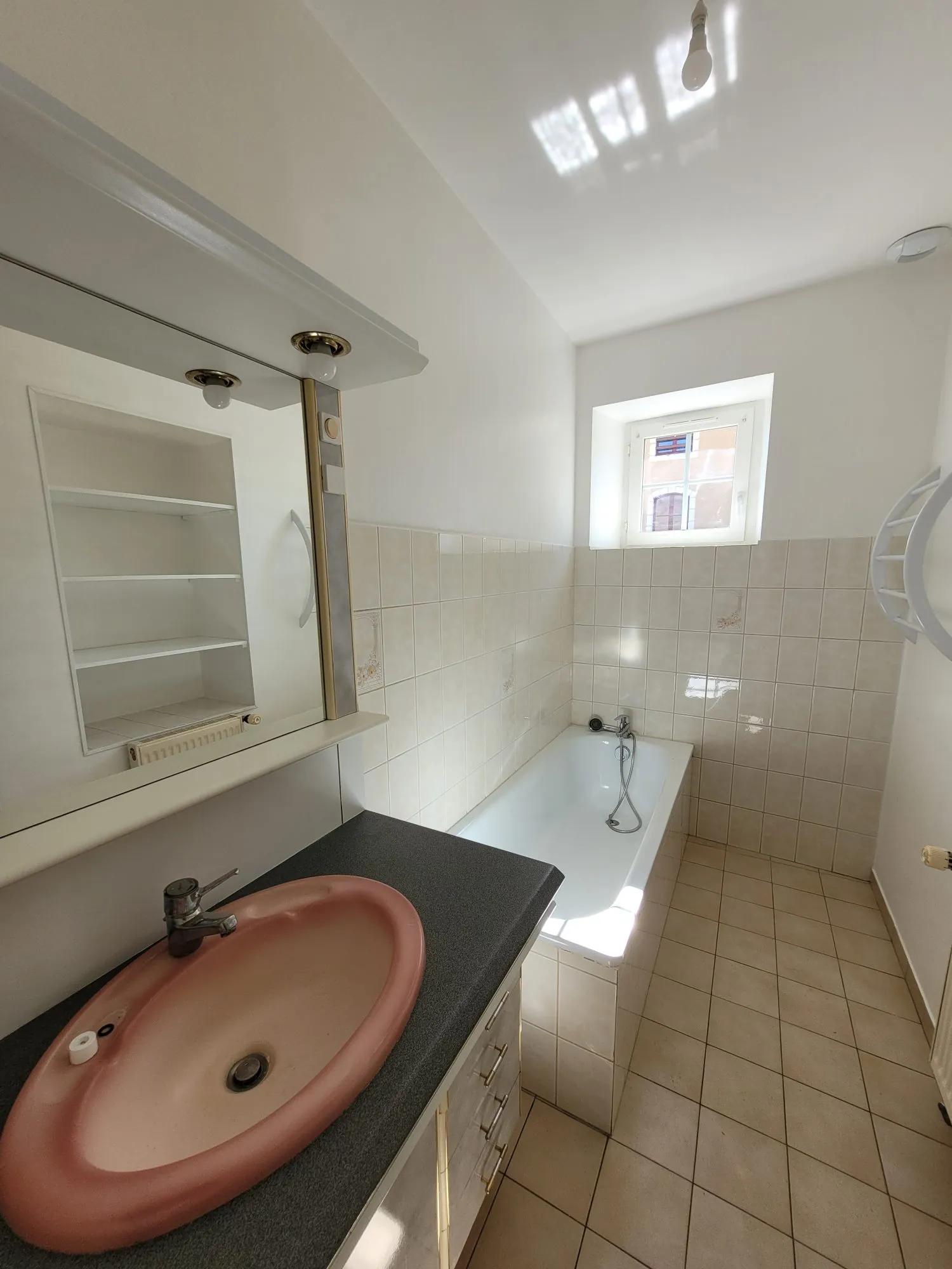 Charmante maison de village avec jardin, garage et potentiel d'aménagement 