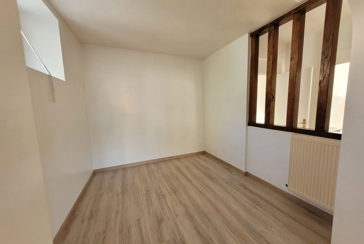 Charmante maison de village avec jardin, garage et potentiel d'aménagement 