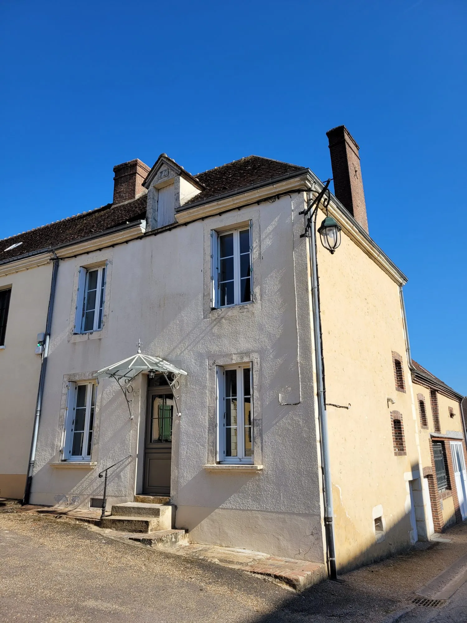Charmante maison de village avec jardin, garage et potentiel d'aménagement 