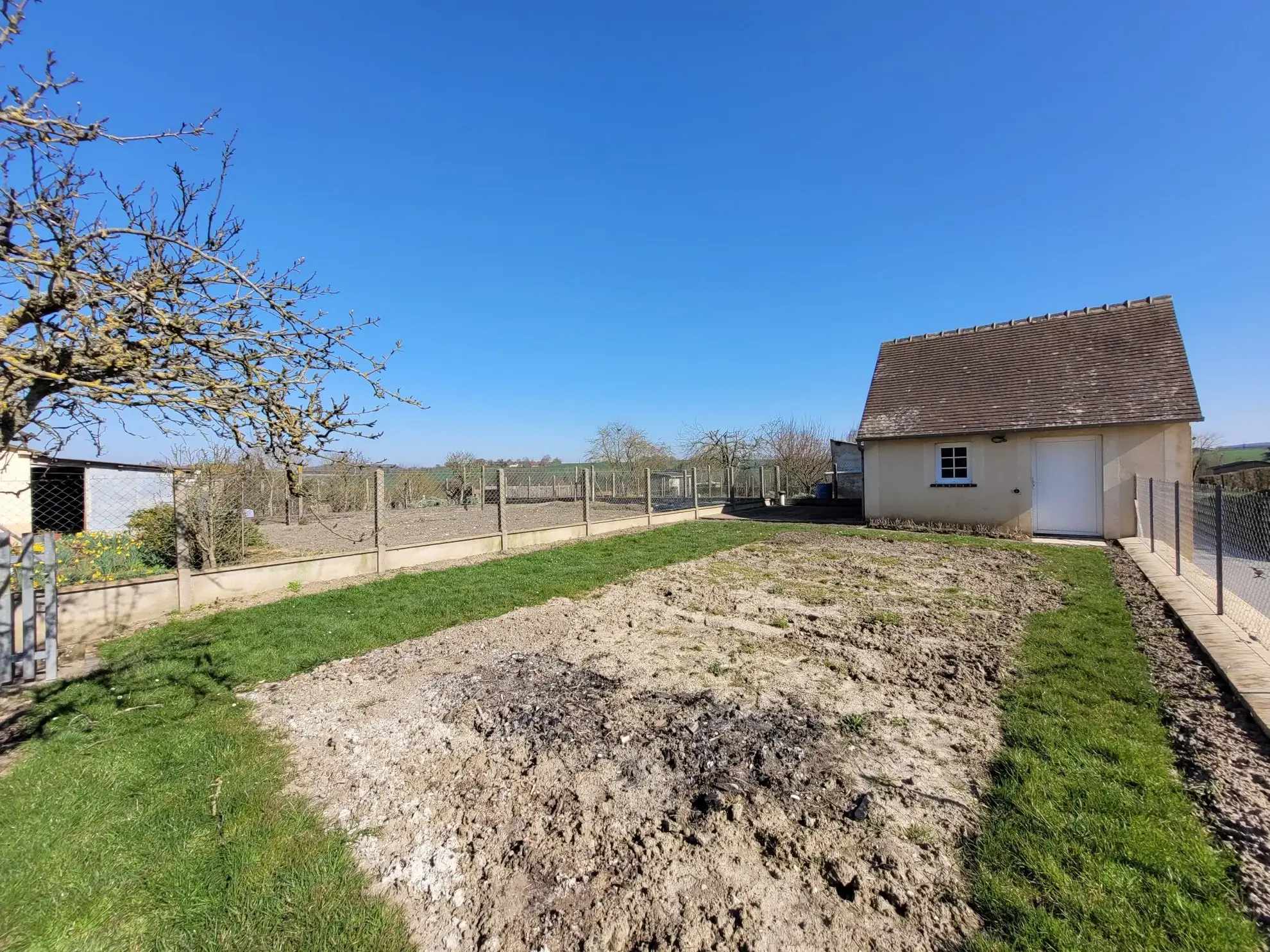 Charmante maison de village avec jardin, garage et potentiel d'aménagement 