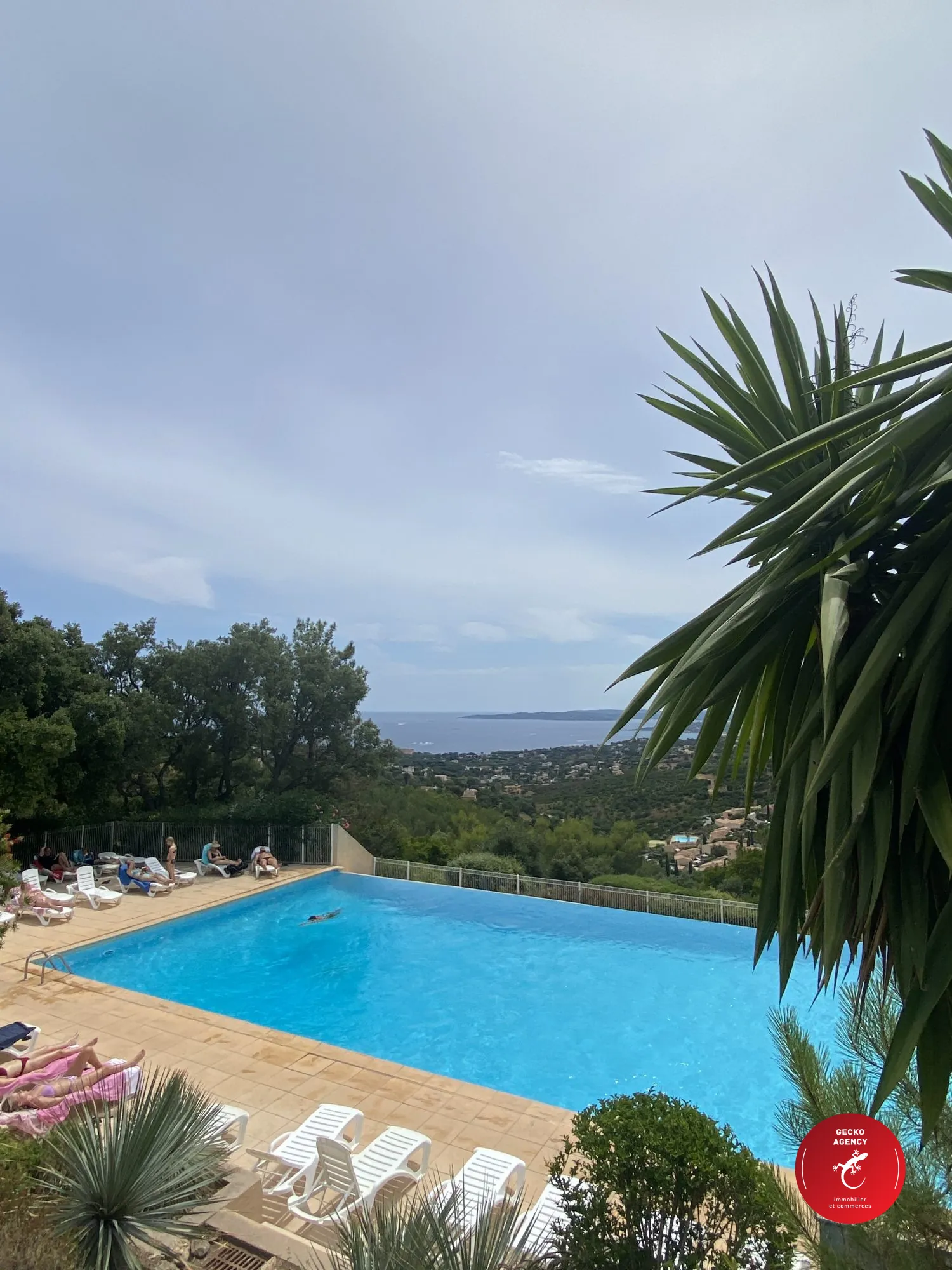 Piscine Magnifique Mazet de 36 m² avec piscine et vue mer aux Issambres 