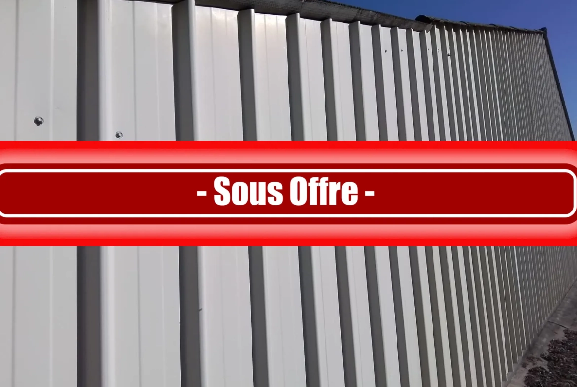 À vendre entrepôt à Joyeuse avec potentiel d'aménagement et grand parking - Opportunité rare 