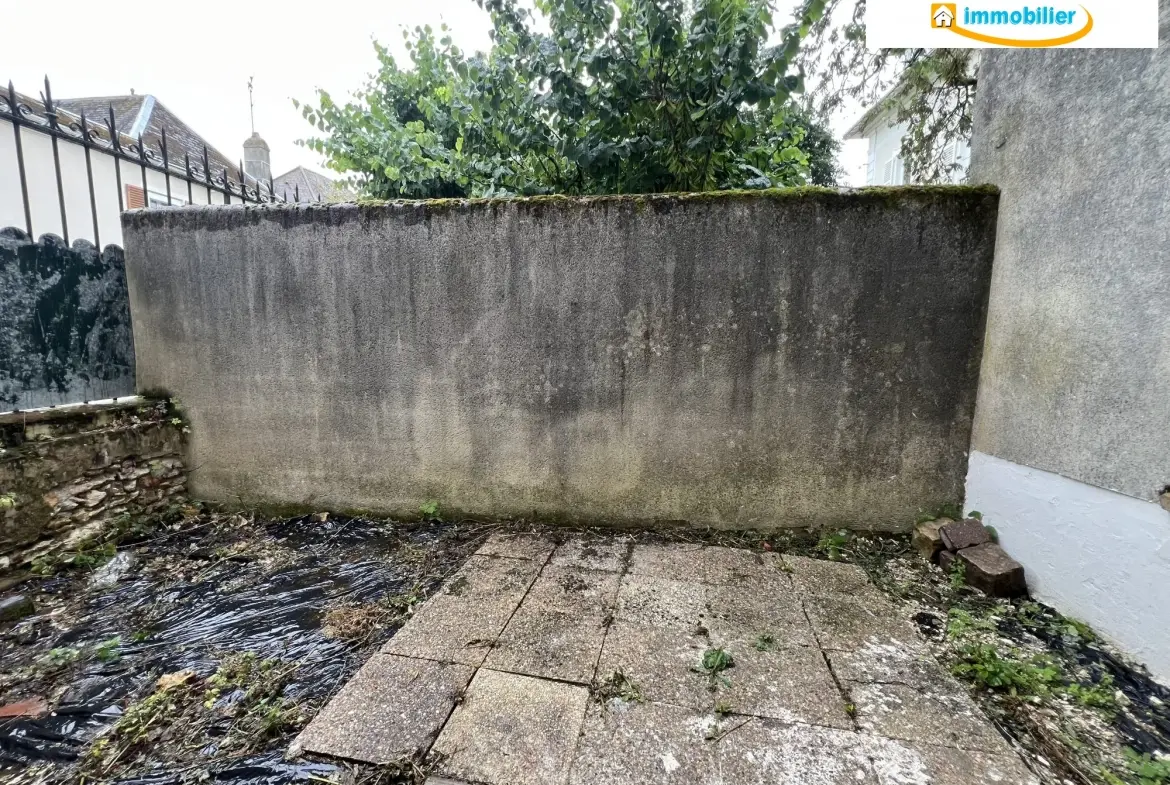 Local commercial à vendre à Ablis 78660 avec terrasse et jardin 