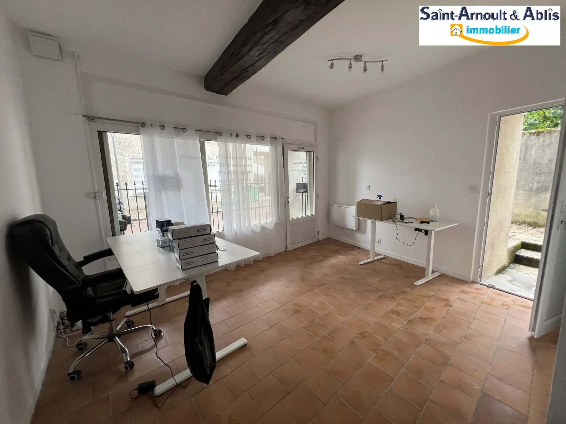 Local commercial à vendre à Ablis 78660 avec terrasse et jardin 