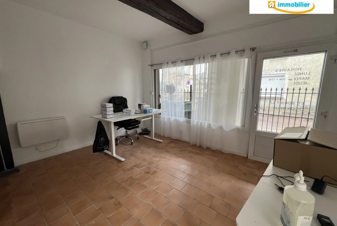 Local commercial à vendre à Ablis 78660 avec terrasse et jardin 