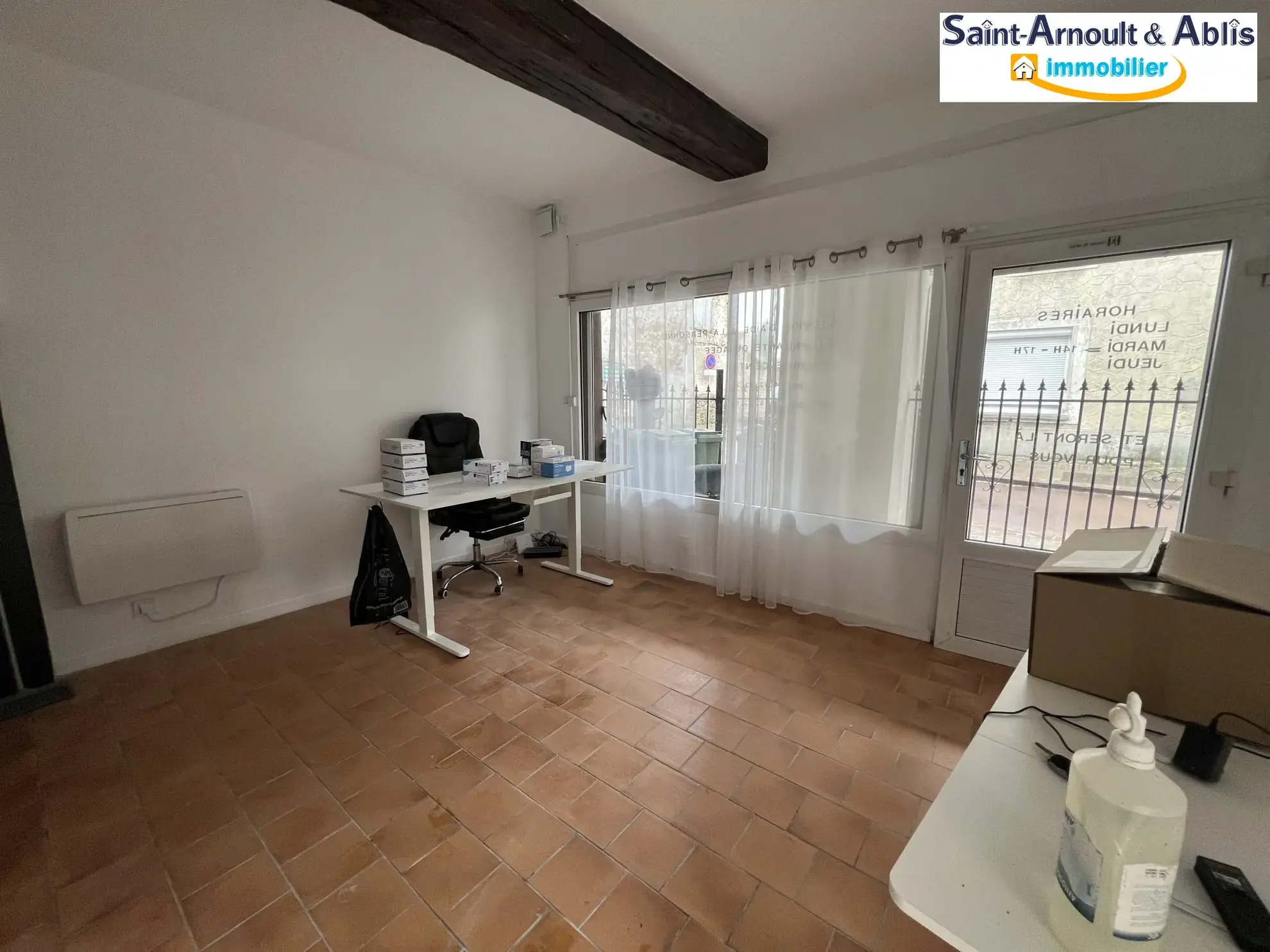 Local commercial à vendre à Ablis 78660 avec terrasse et jardin 