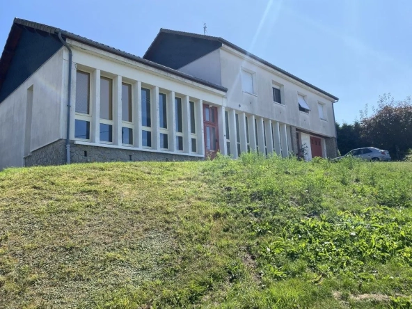 Bâtiment à usage mixte à Châteauneuf-la-Forêt – Opportunité immobilière à prix attractif