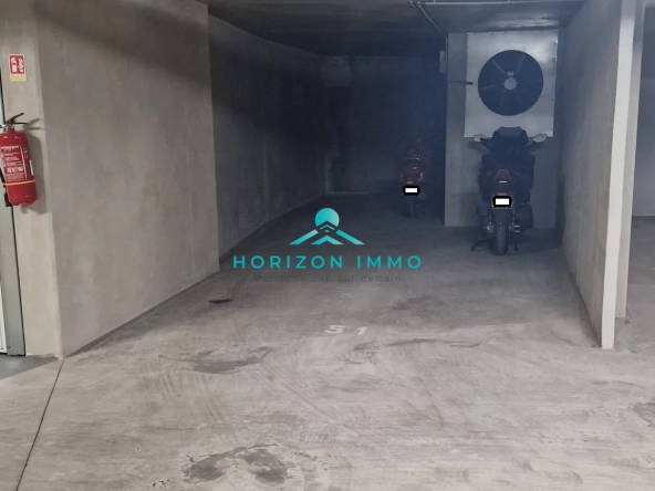 Grand box parking sécurisé de 28m² à Saint-Laurent-du-Var