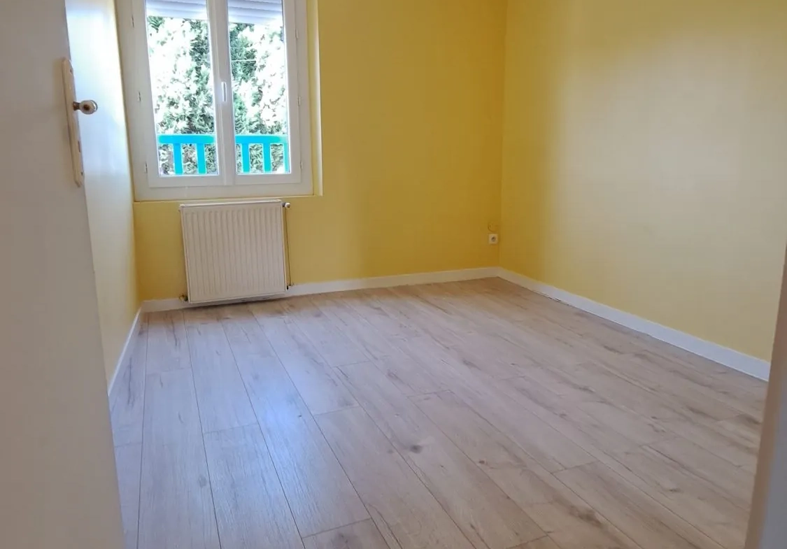 CHAMBRE 2 Charmante maison de ville rénovée avec véranda à Loudun 
