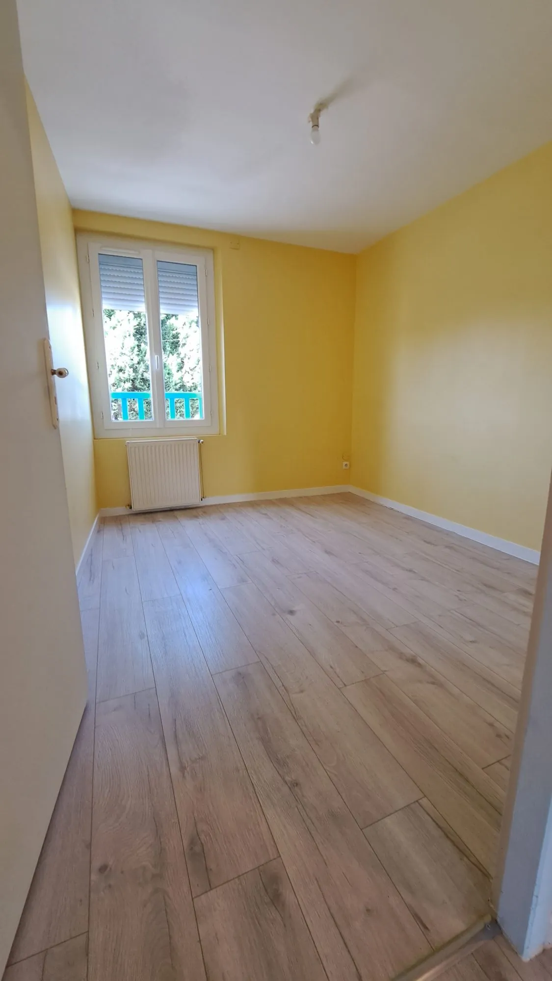 CHAMBRE 2 Charmante maison de ville rénovée avec véranda à Loudun 