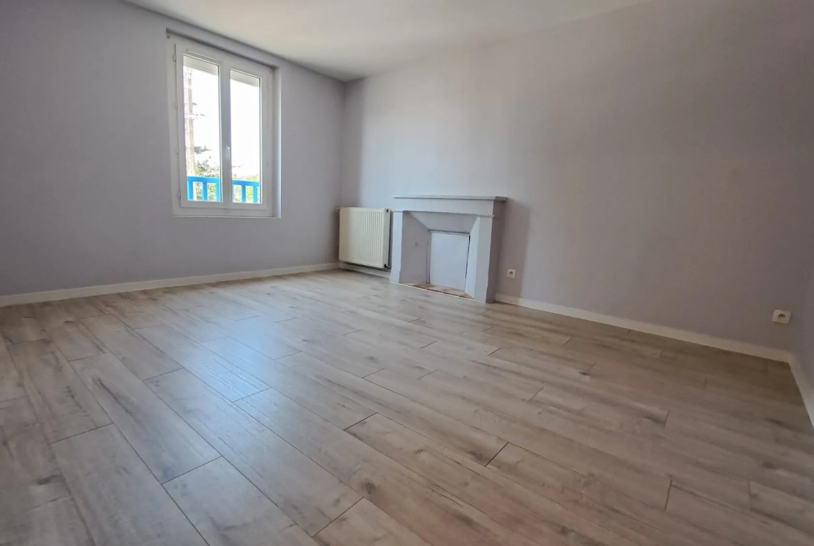 CHAMBRE 1  Charmante maison de ville rénovée avec véranda à Loudun 
