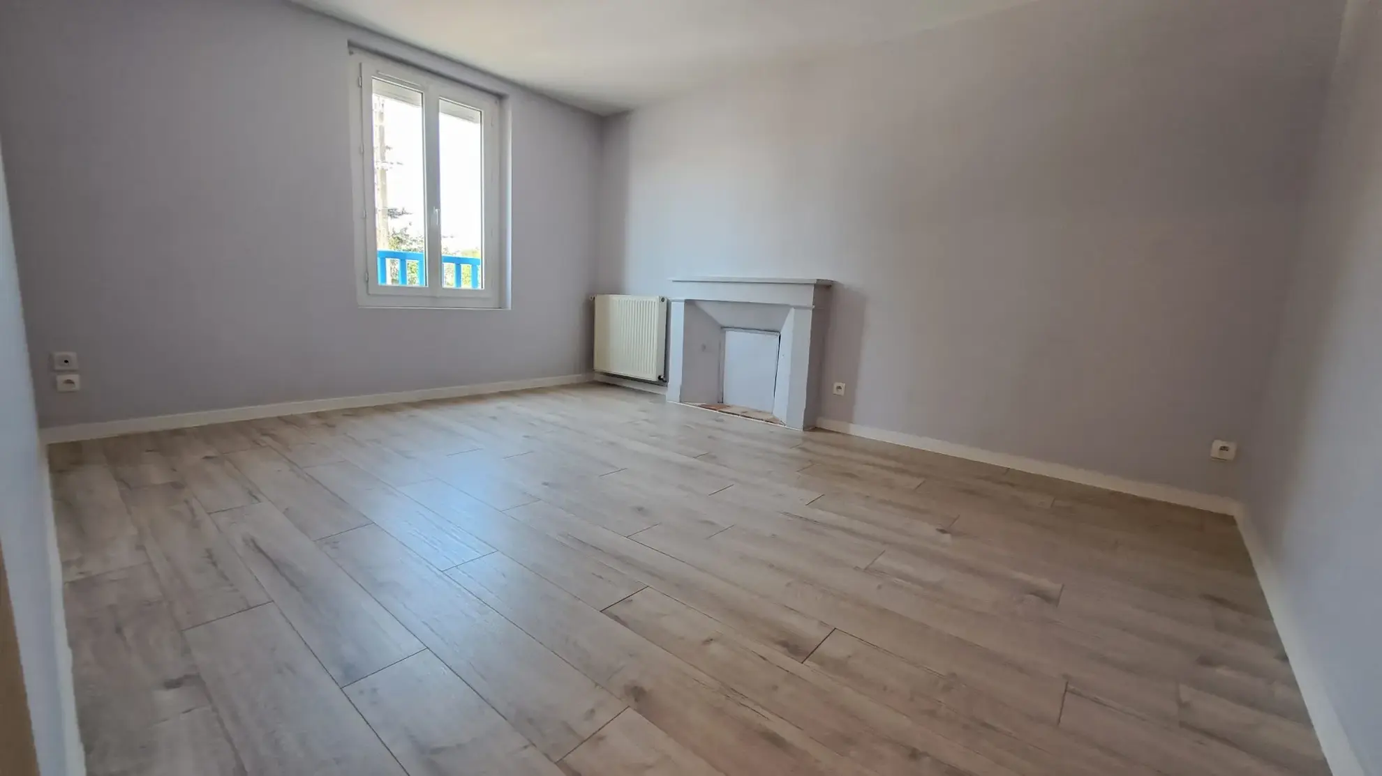 CHAMBRE 1  Charmante maison de ville rénovée avec véranda à Loudun 