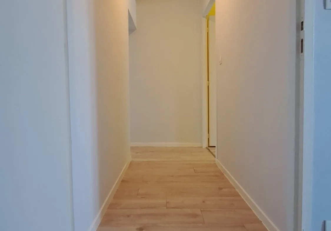 DEGAGEMENT ETAGE Charmante maison de ville rénovée avec véranda à Loudun 