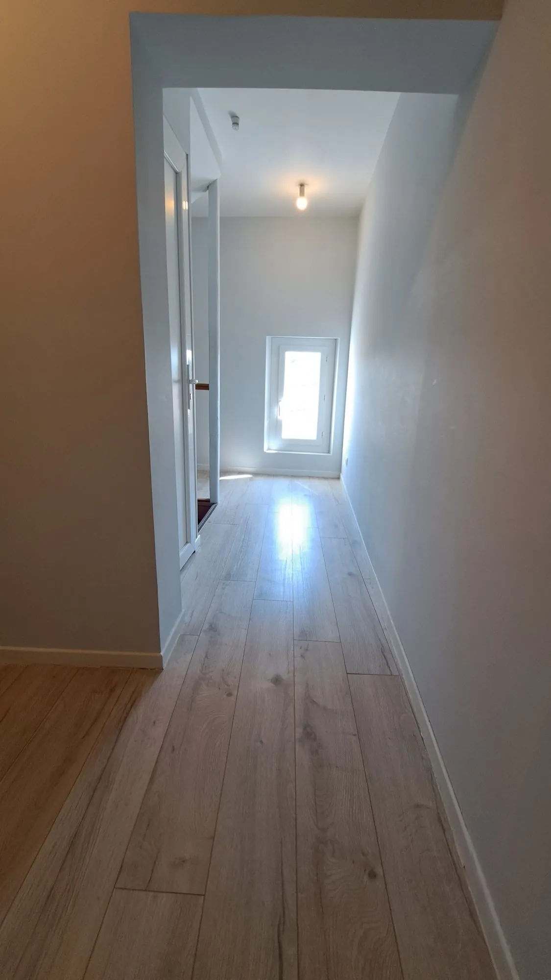 DEGAGEMENT ETAGE  Charmante maison de ville rénovée avec véranda à Loudun 