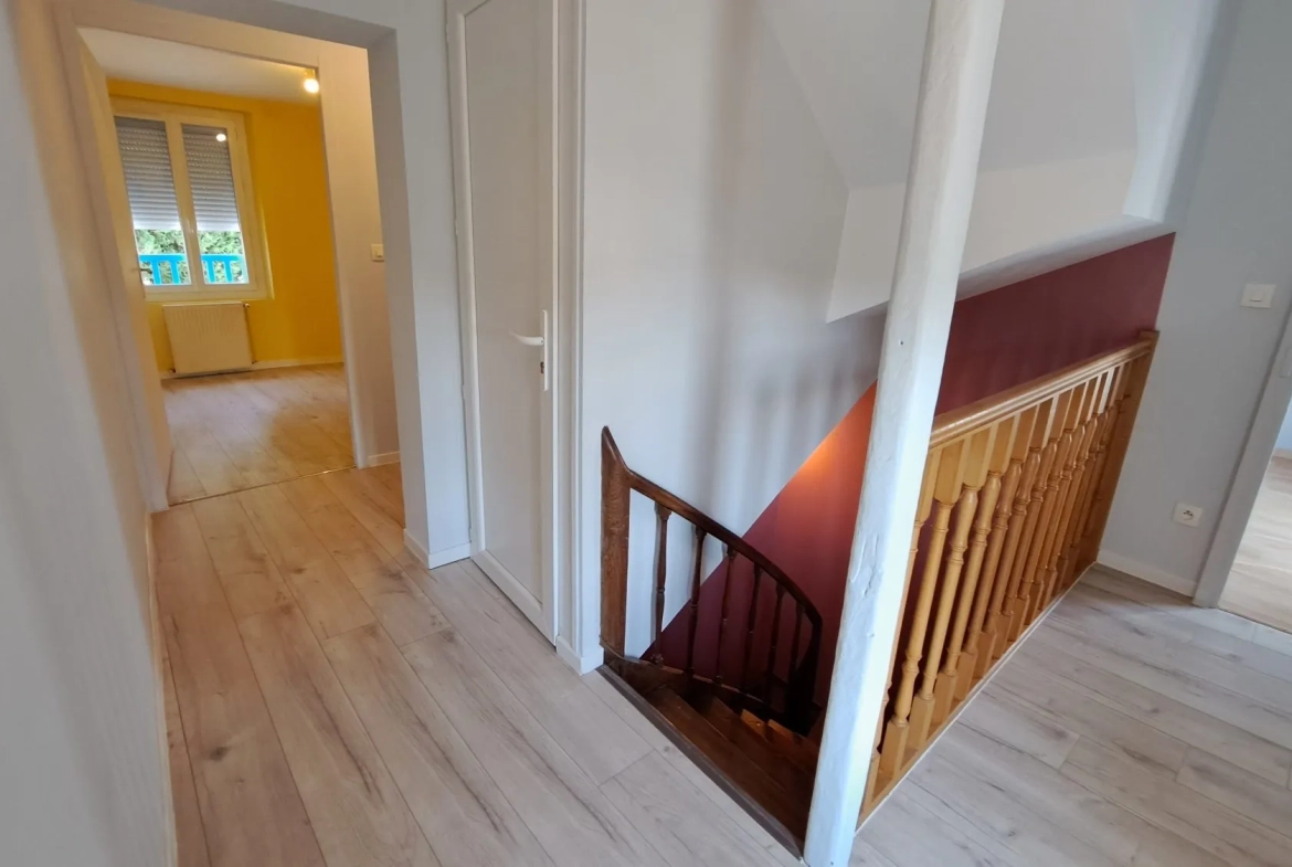 ETAGE PALIER  Charmante maison de ville rénovée avec véranda à Loudun 