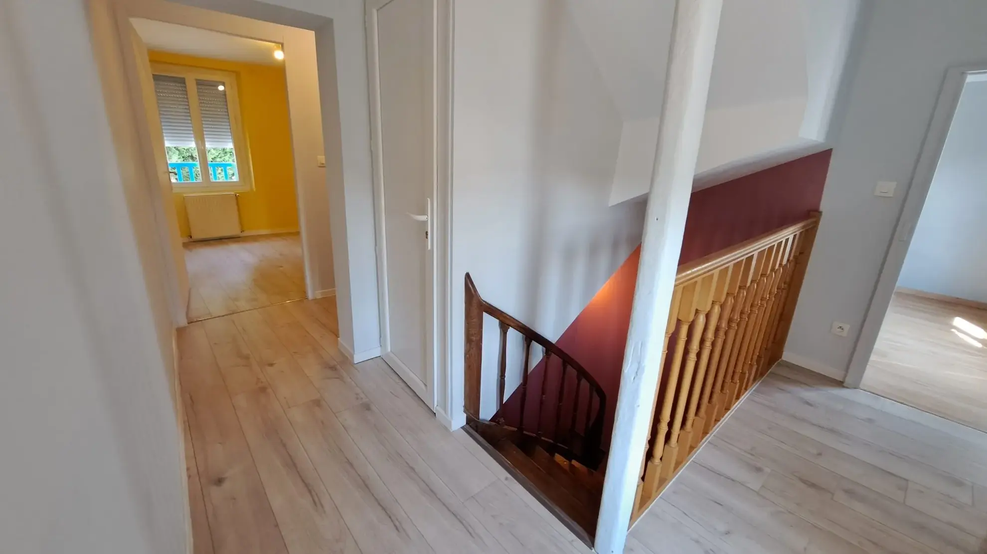ETAGE PALIER  Charmante maison de ville rénovée avec véranda à Loudun 