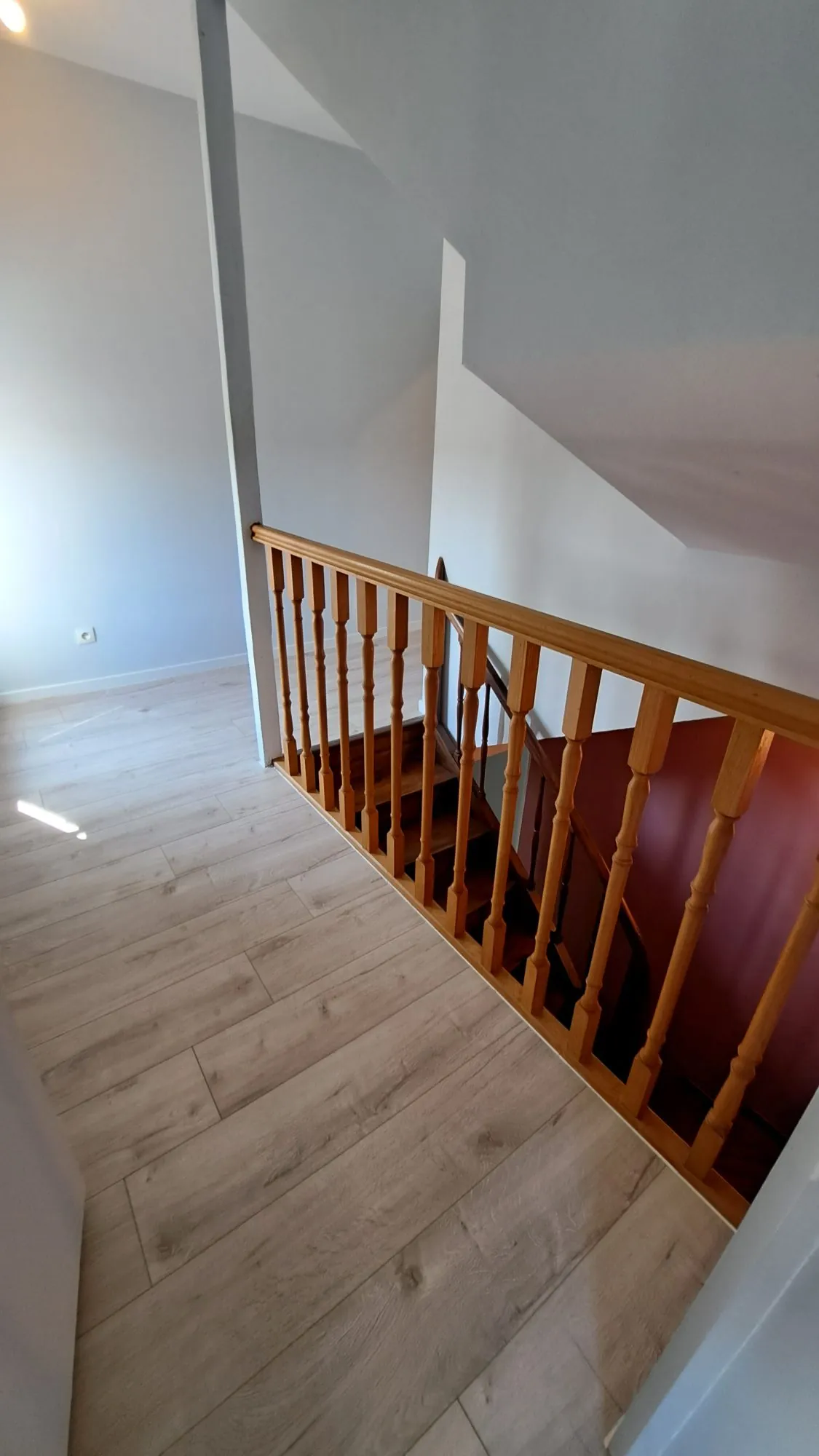 ESCALIER ETAGE Charmante maison de ville rénovée avec véranda à Loudun 