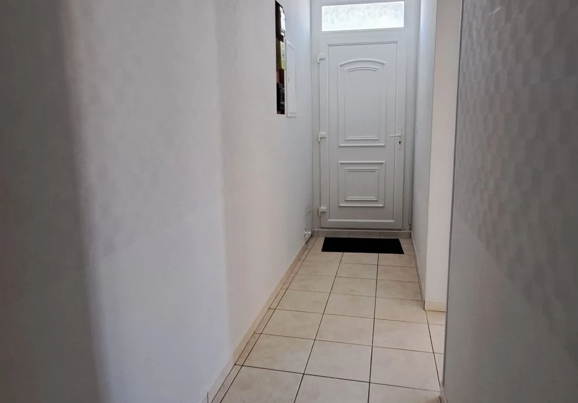 ENTREE RDC Charmante maison de ville rénovée avec véranda à Loudun 